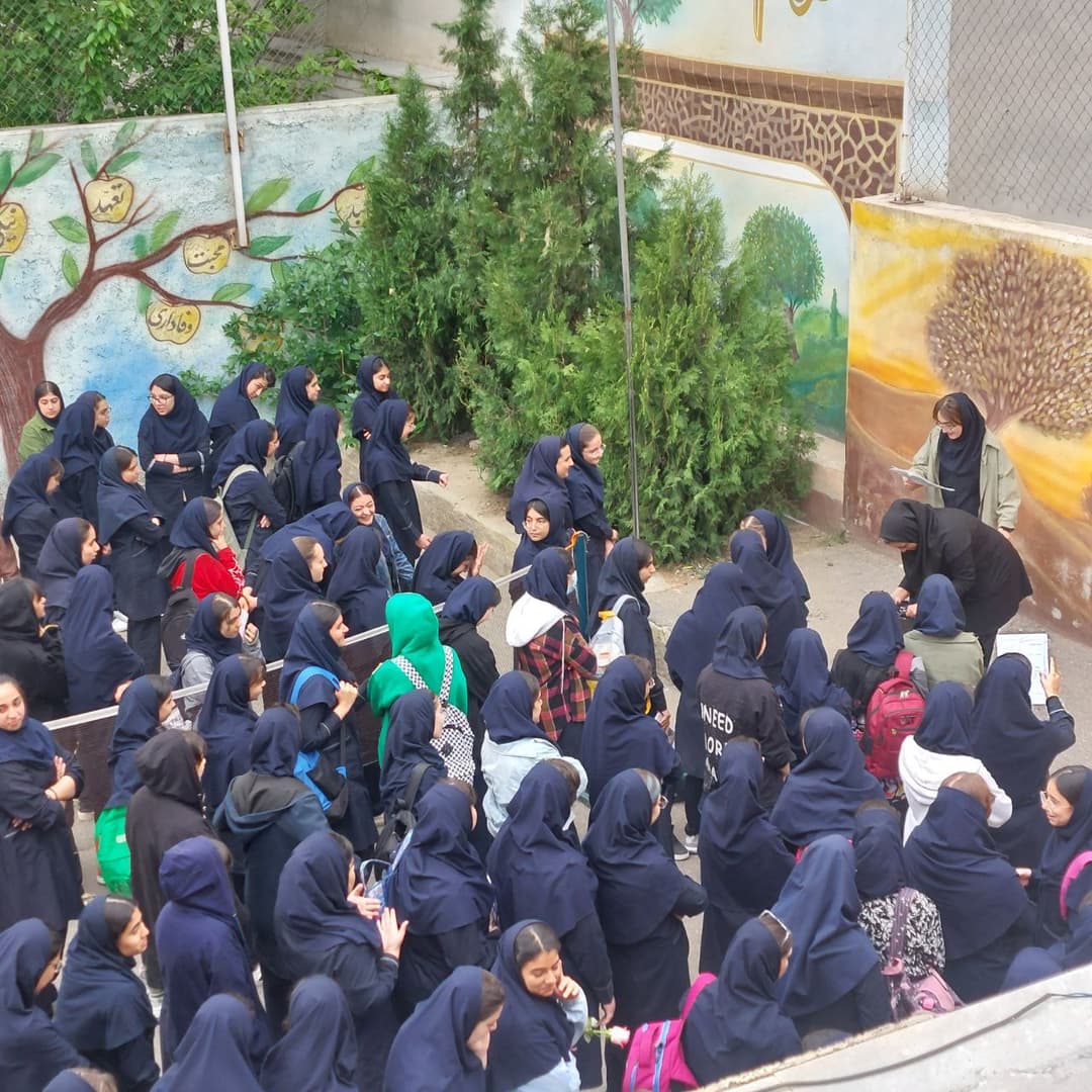 دبیرستان دخترانه متوسطه دوره اول مهر دانش