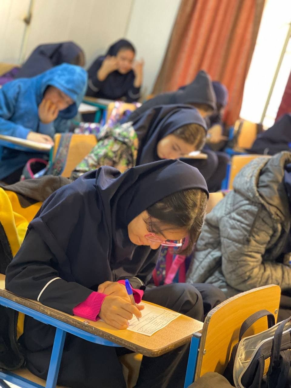 دبیرستان دخترانه متوسطه دوره اول مهر دانش
