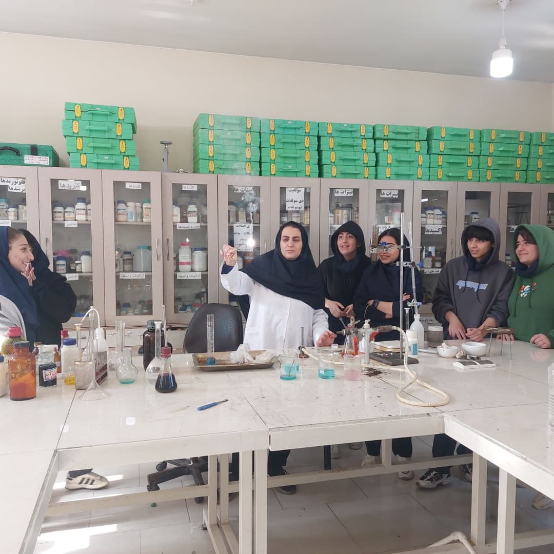 دبیرستان دخترانه متوسطه دوره اول مهر دانش