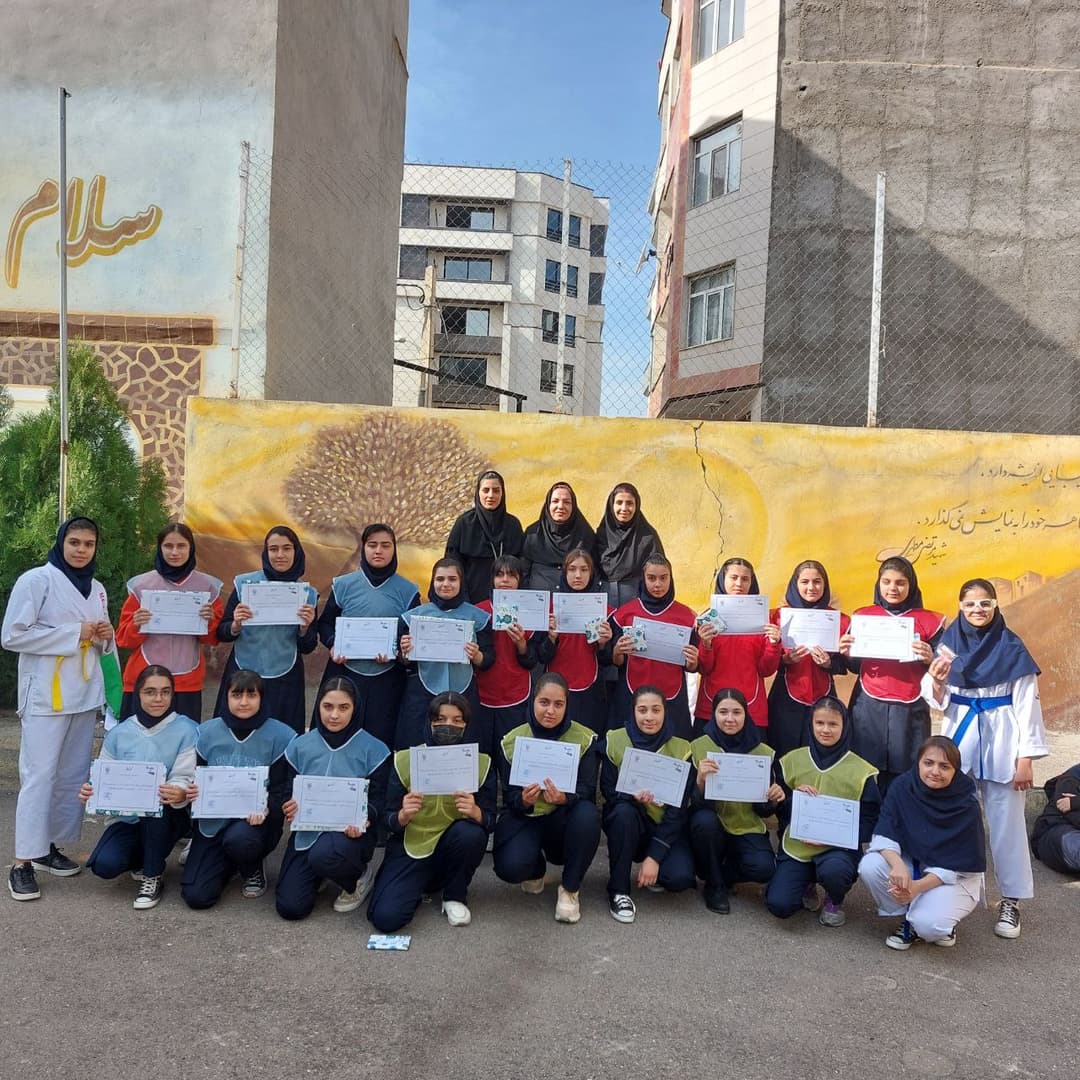 دبیرستان دخترانه متوسطه دوره اول مهر دانش