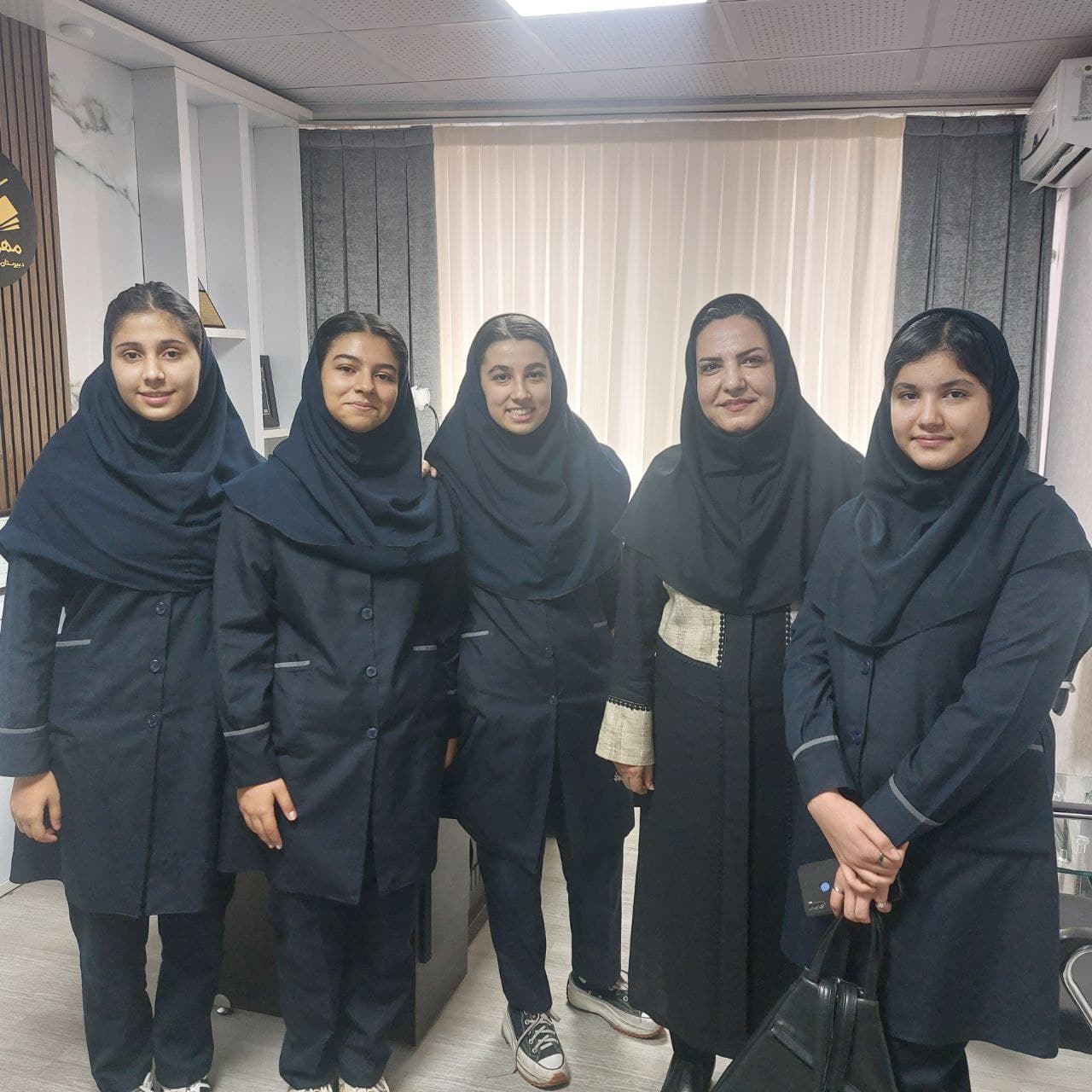 دبیرستان دخترانه متوسطه دوره اول مهر دانش
